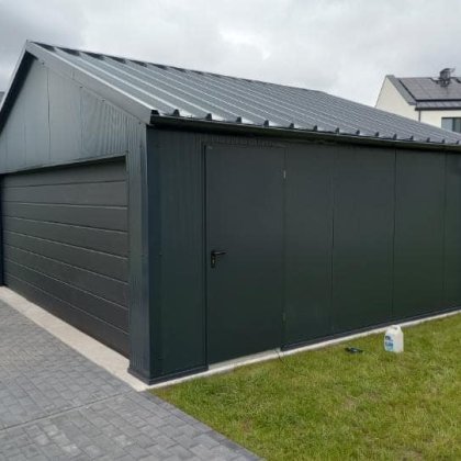 Garaże z Płyty Warstwowej